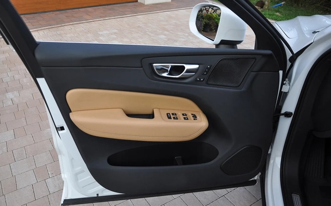 Volvo XC 60 cena 159000 przebieg: 13000, rok produkcji 2019 z Strzelin małe 466